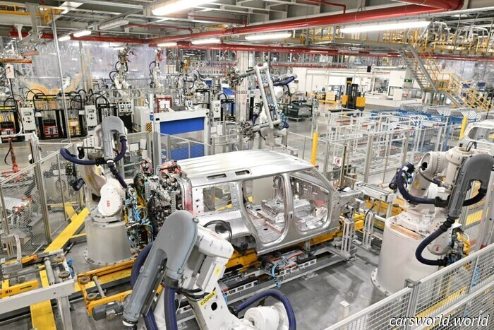 Jaguar Land Rover Renews All US Vehicle Exports Following Tariff Suspension | Carscoops